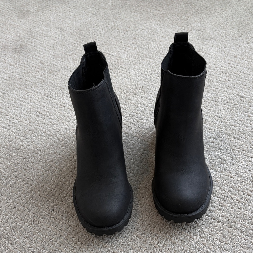Dirty Laundry Black Ankle Booties. Size 6